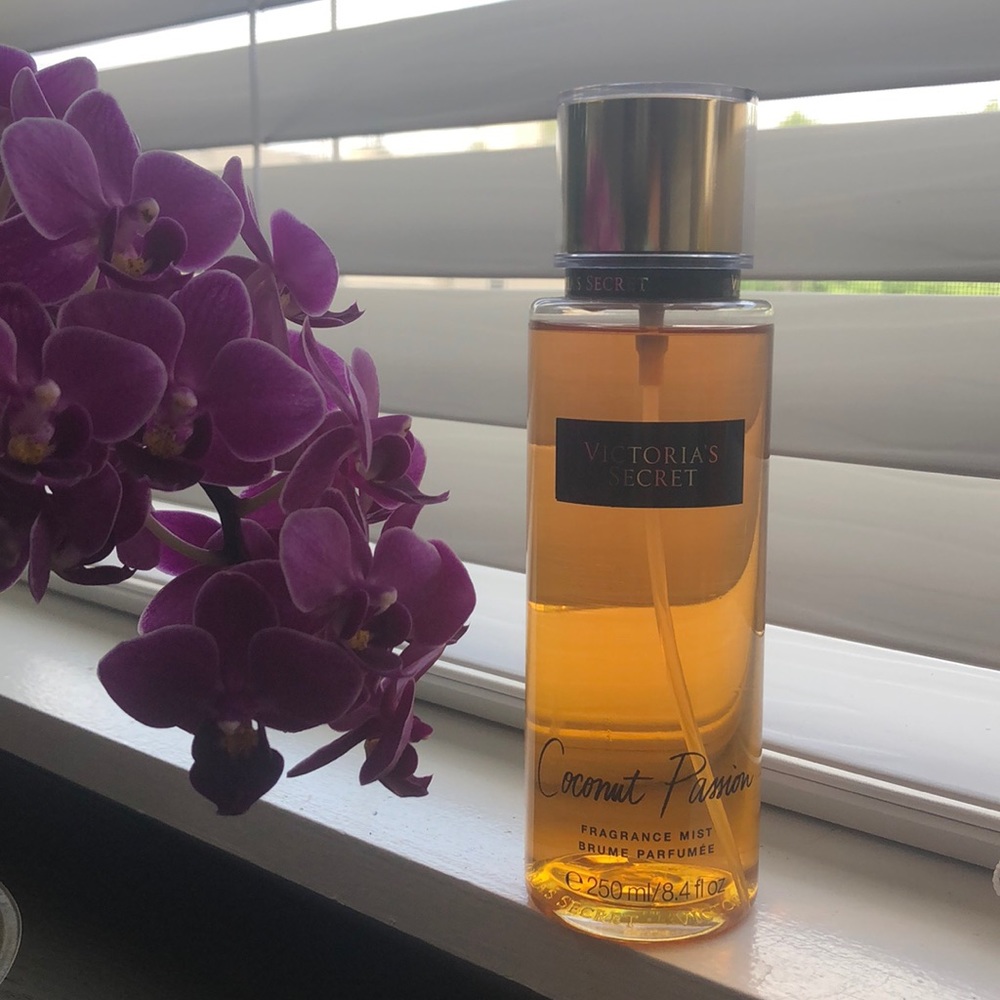 Victoria’s Secret coconut passion body spray